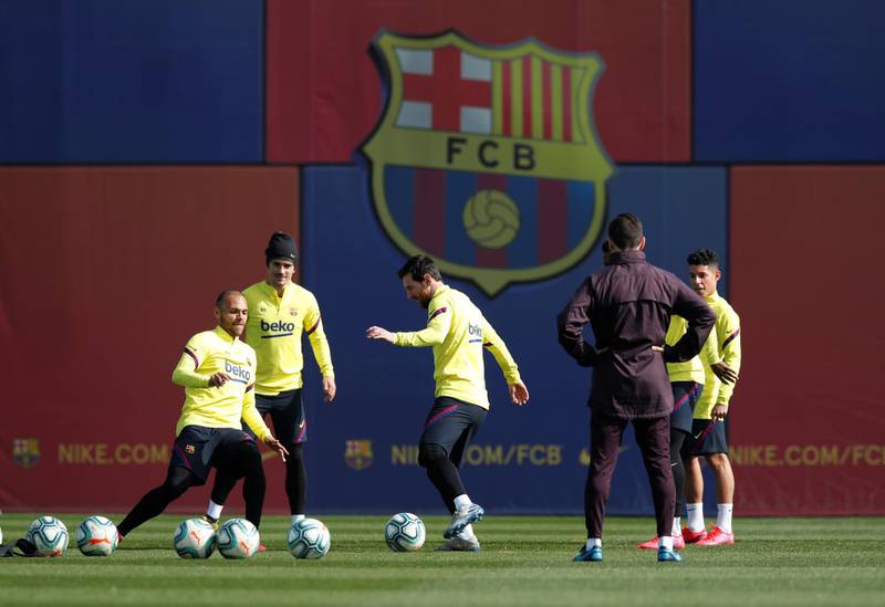 Lionel Messi, Martin Braithwaite and teammates during training