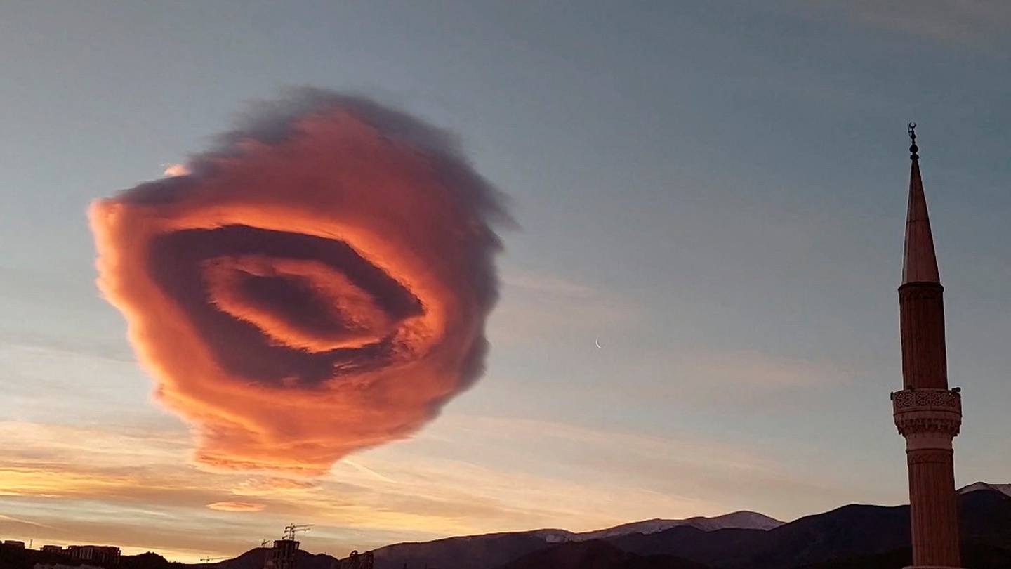 Mysterious eyeshaped cloud over Turkey causes stir online