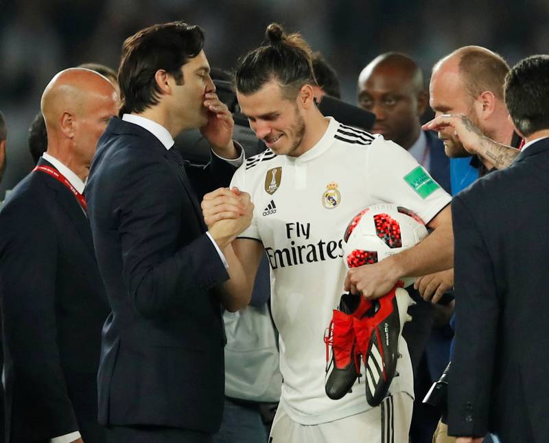 Soccer Football - Club World Cup - Semi-Final - Kashima Antlers v Real Madrid - Zayed Sports City Stadium, Abu Dhabi, United Arab Emirates - December 19, 2018  Real Madrid's Gareth Bale shakes hands with coach Santiago Solari while holding the match ball at the end of the match   REUTERS/Andrew Boyers