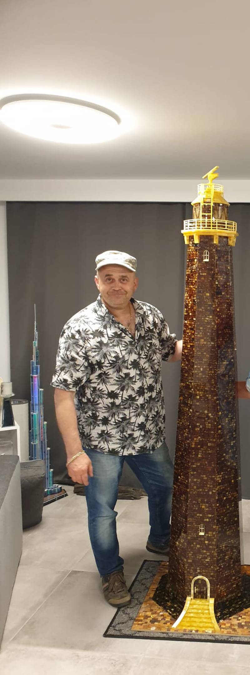 It took Polish designer Tomasz Oldziejewski seven weeks to build  the world’s largest amber sculpture a lighthouse that is 2-metre high using about 50kg of amber and features in the Guinness World Records.