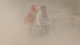 Delhi schools go into lockdown amid toxic smog
