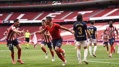 Late Suárez goal moves Atlético 1 win from league title - The San