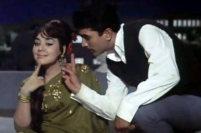 Rajesh Khanna and Farida Jalal get sassy in the uncut version of Baaghon Mei N Bahaar Hai from the 1969 film Aradhana.