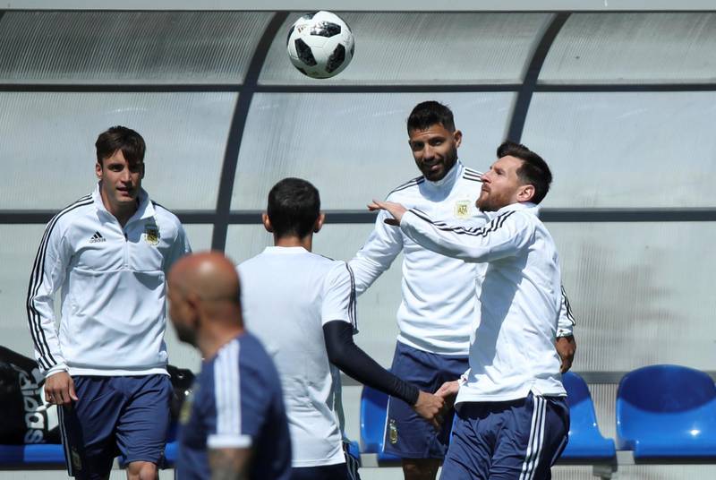 Lionel Messi, right, and his teammates during the last training session before their first game of World Cup 2018 against Iceland. Albert Gea / Reuters
