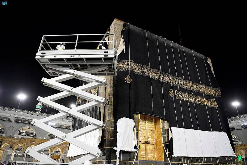 In Makkah, the customary changing of the kiswah, the covering of the Kaaba at the heart of the Grand Mosque that has become familiar to millions of pilgrims, takes place. All photos SPA