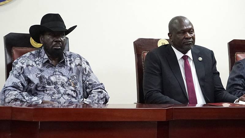 South Sudanese President Salva Kiir, left, and Vice President Riek Machar at the signing ceremony at Juba on April 3. AFP