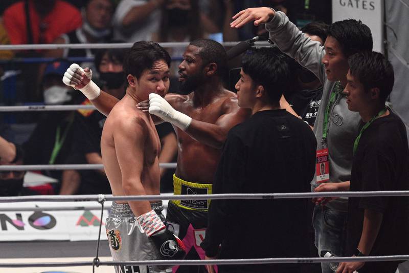 Mayweather hugs Japanese mixed martial artist Mikuru Asakura after the knockout finish. AFP