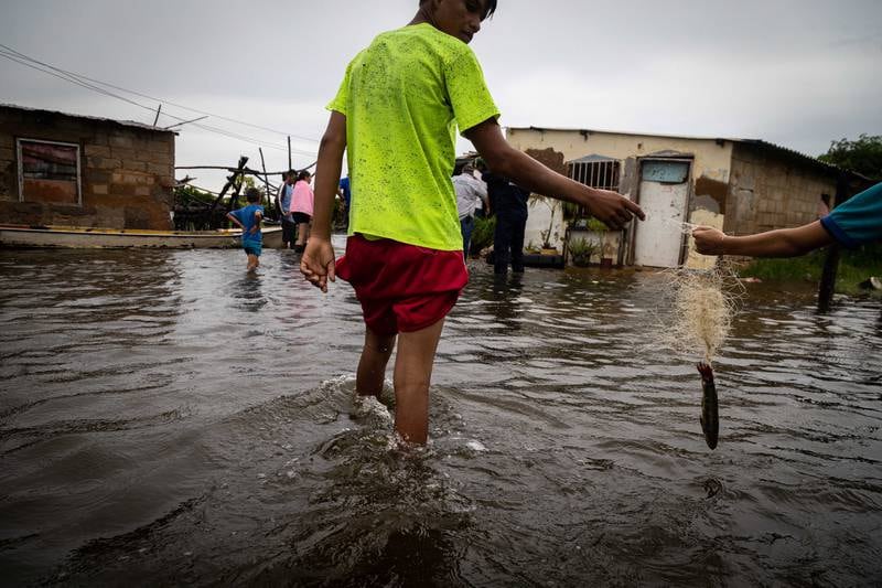 Al menos 25 muertos y 50 desaparecidos por inundaciones