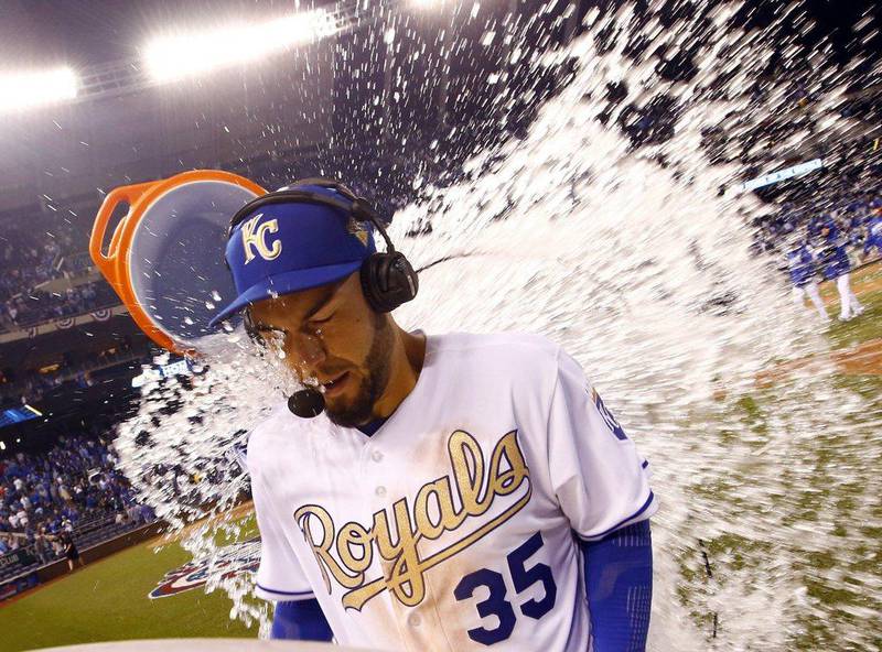 KANSAS CITY, MO - APRIL 03: Eric Hosmer #35 of the Kansas City Royals is doused with water by Salvador Perez #13 after the Royals defeated the New York Mets 4-3 to win their opening day game at Kauffman Stadium on April 3, 2016 in Kansas City, Missouri.   Jamie Squire/Getty Images/AFP== FOR NEWSPAPERS, INTERNET, TELCOS & TELEVISION USE ONLY ==