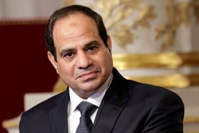 FILE PHOTO - Egyptian President Abdel Fattah al-Sisi delivers a statement following a meeting at the Elysee Palace in Paris, France November 26, 2014. REUTERS/Philippe Wojazer/File Picture