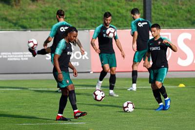 epa07003717 Portugal's national soccer team player (L-R) Gelson Martins, Goncalo Guedes, Renato Sanches, Luis Neto and Sergio Oliveira in action during the training session at Cidade do Futebol in Oeiras, outskirts of Lisbon, Portugal, 07 September 2018. Portugal will face Italy in the UEFA Nations League on 10 September 2018.  EPA/ANTONIO PEDRO SANTOS