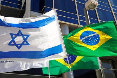 TOPSHOT - In this photo taken on October 28, 2018, the Israeli and Brazilian flags hang outside the building housing the offices of the Brazilian Embassy, in the Israeli city of Tel Aviv. Israeli Prime Minister Benjamin Netanyahu on November 1, hailed as "historic" Brazilian president-elect Jair Bolsonaro's plan to move his country's embassy from Tel Aviv to Jerusalem. / AFP / JACK GUEZ
