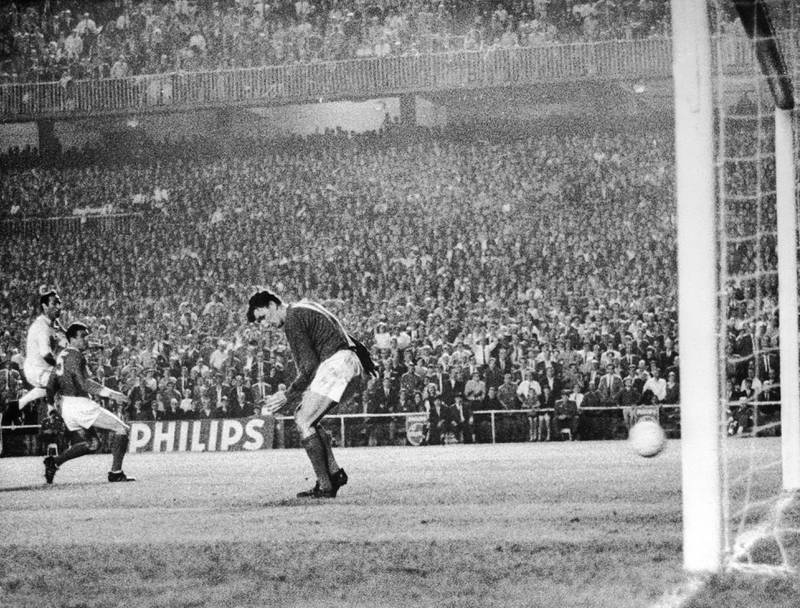 15th May 1968:  Manchester United keeper Alex Stepney lets the ball go through his legs for Francisco Gento to score Real Madrid's second goal in the European Cup second leg semi-final at the Bernabau Stadium in Madrid. The final score was 3-3.  (Photo by Central Press/Getty Images)