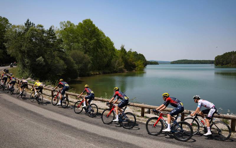 The peloton ride along the Barrage de Montbel. AFP