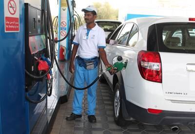 April 19, 2010/ Abu Dhabi/  A petrol station attendant with ADNOC fills a car with petrol in Abu Dhabi April 19, 2010. The price for petrol will soon rise by 11 percent starting Wednesday April 21, 2010. (Sammy Dallal / The National)



