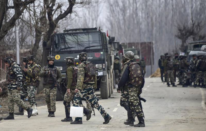 Indian security forces personnel are on manoeuvres as a gunfight with militants has happened that killed 4 soldiers, in South Kashmir's Pulwama district, some 10 km away from the spot of recent suicide bombing, on February 18, 2019. At least four soldiers died on February 18 in a fierce gunfight with rebels in Indian-administered Kashmir just four days after a suicide bomber killed 41 paramilitaries in the troubled territory, officials said. One soldier and one civilian were also critically wounded in the shootout as troops launched a search operation in Pulwama district where the suicide bomber struck on February 14. / AFP / STR
