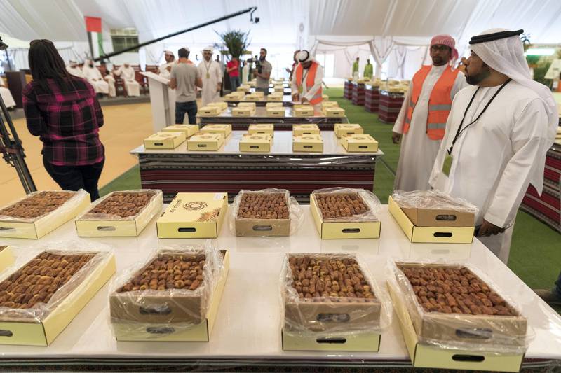 LIWA, UNITED ARAB EMIRATES. 05 October 2017. Liwa Date Auction. Opening day of the first annual Liwa Date Auction. A lot of dates are shown off during the auction. (Photo: Antonie Robertson/The National) Journalist: Anna Zacharias. Section: National.