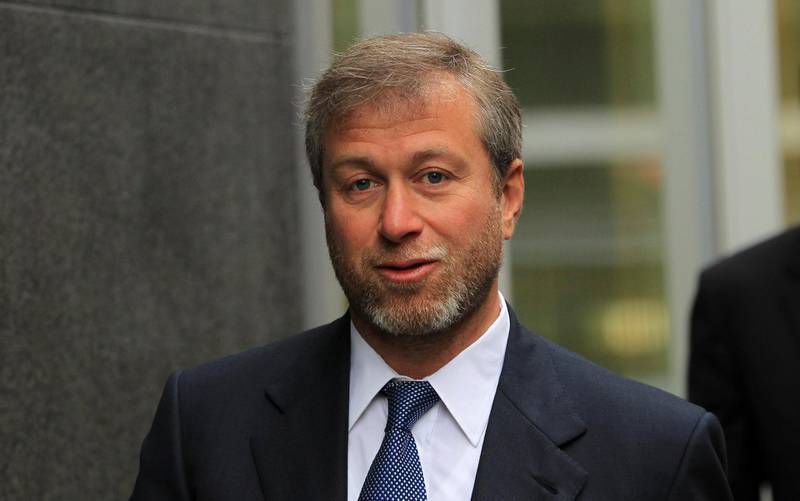 FILE PHOTO: Russian billionaire and owner of Chelsea football club Roman Abramovich arrives at Commercial Court in London January 19, 2012. REUTERS/Olivia Harris/File Photo
