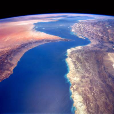 ca. June 5-14, 1991 --- View from the space shuttle <Columbia> looking northwest over the Gulf of Oman (bottom), the Strait of Hormuz (center) and the Persian Gulf (top). --- Image by © Corbis