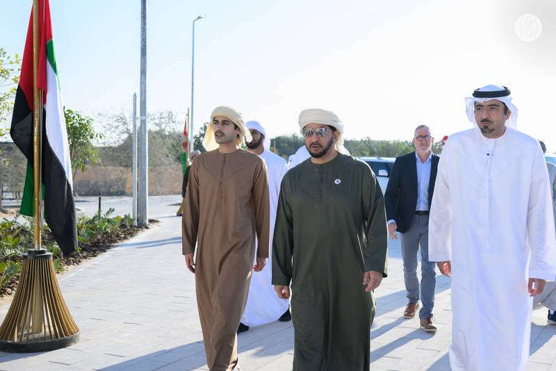 Sheikh Hamdan toured the projects and was briefed on the various services and amenities available to visitors. 