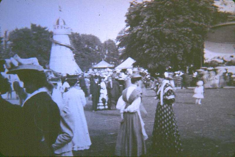 A fete at the zoo in 1905.