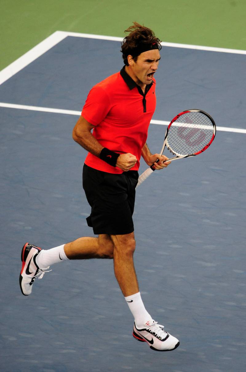 Tennis player Roger Federer from Switzerland reacts against Novak Djokovic from Serbia during their semifinals match of the 2009 US Open at the USTA Billie Jean King National Tennis Center, in New York, September 13, 2009.  Federer won 7-6, 7-5, 7-5 to reach the final. AFP PHOTO/Emmanuel Dunand (Photo by EMMANUEL DUNAND / AFP)
