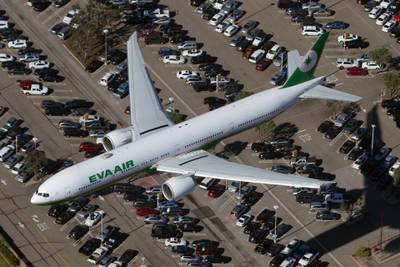 CALIFORNIA, LOS ANGELES, UNITED STATES - 2015/08/31: An Eva Air Boeing 777-300ER landing at Los Angeles int'l airport. (Photo by Fabrizio Gandolfo/SOPA Images/LightRocket via Getty Images)