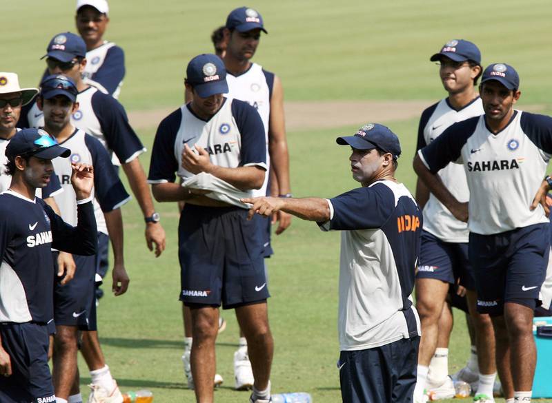 Indian fielding coach Robin Singh (3-R) directs Indian players during the second day of a five-day conditioning camp at Eden Gardens in Kolkata, 03 May 2007. The Indian team is heading for Bangladesh after the camp to play a One Day International and Test series there.  AFP PHOTO/Deshakalyan CHOWDHURY (Photo by DESHAKALYAN CHOWDHURY / AFP)