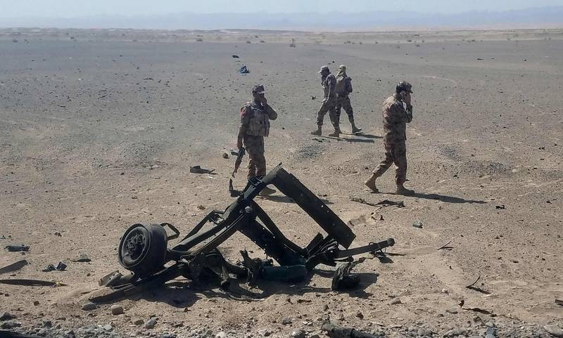 Pakistani security personnel inspect the site of a suicide attack site in Dalbandin region, around 340 kilometres (211 miles) from Quetta, the capital of southwestern Balochistan province, on August 11, 2018. - A suicide attack on August 11 in Southwest Pakistan targeted a bus carrying Chinese engineers, wounding at least five people including two Chinese nationals, officials said. The attack came in Dalbandin region, around 340 kilometres (211 miles) from Quetta, the capital of southwestern Balochistan province, when the Chinese engineers working on a mineral project were being transported to the city. (Photo by Ali Raza / AFP)
