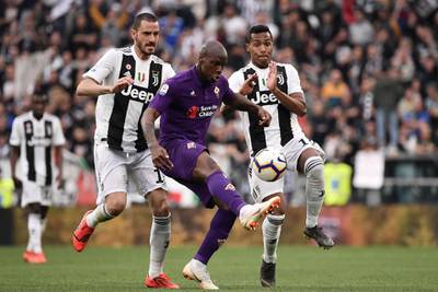 Fiorentina midfielder Bryan Dabo (c) challenges Juventus defenders Leonardo Bonucci and Alex Sandro. AFP