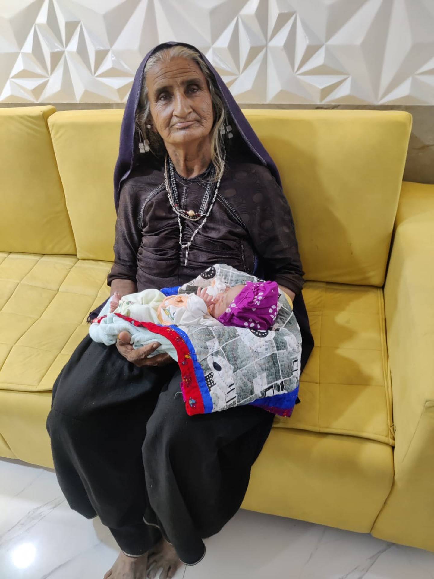 Старая роженица. Самая старородящая женщина в мире. Самая взрослая роженица в Индии.