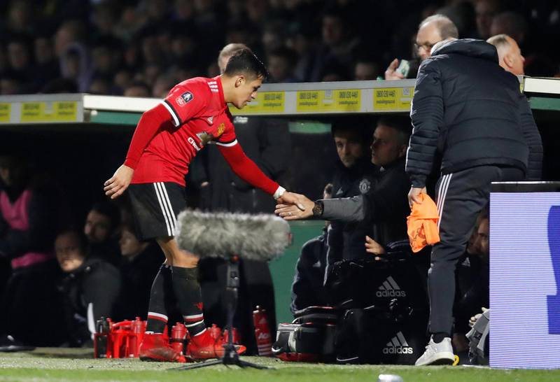 Soccer Football - FA Cup Fourth Round - Yeovil Town vs Manchester United - Huish Park, Yeovil, Britain - January 26, 2018   Manchester United’s Alexis Sanchez shakes hands with manager Jose Mourinho after he is substituted off   Action Images via Reuters/Paul Childs