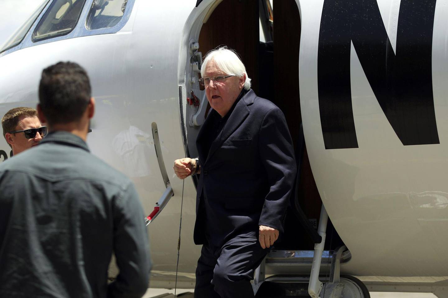 UN special envoy Martin Griffiths disembarks from a plane upon his arrival at Sanaa's international airport on June 2, 2018.  / AFP / Mohammed HUWAIS
