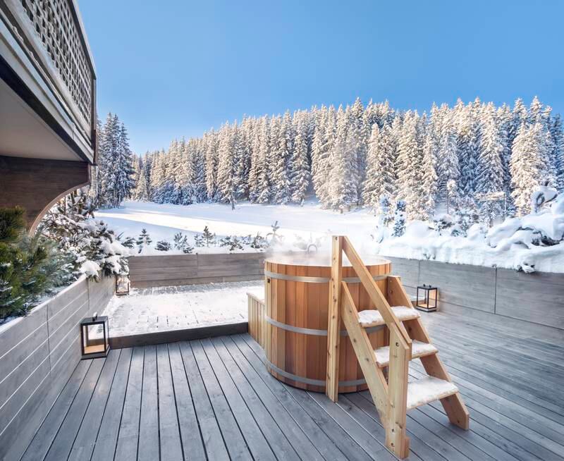 The hotel's premium Chambre Ski Piste features a terrace with outdoor hot tub.