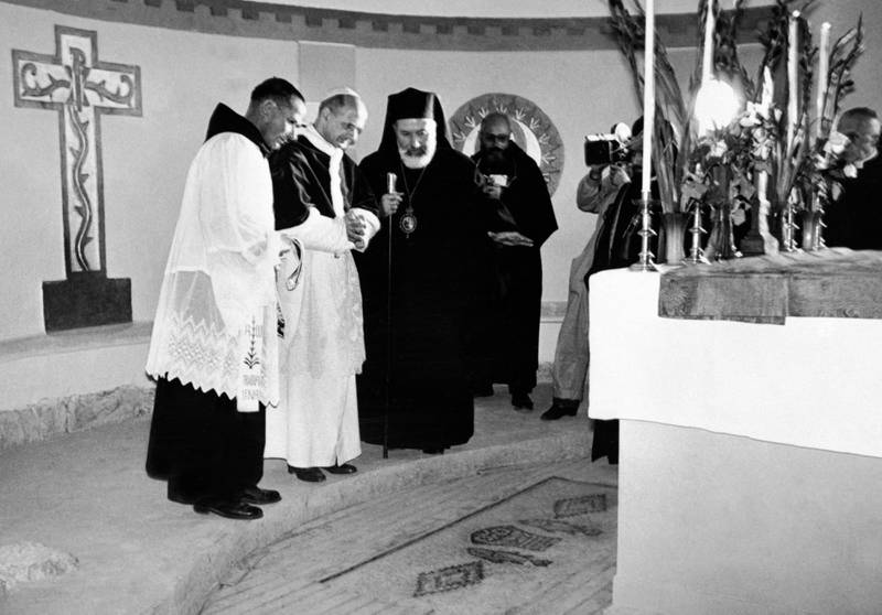 Pope Paul VI, centre, visits the Church of the Multiplication of Loaves and Fishes in Taghba, lower Galilee, on January 5, 1964. AFP