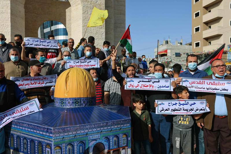 Palestinian protesters gather around a model of Al-Aqsa mosques's Dome of the Rock during an anti-Israel demonstration at the Rafah refugee camp in the southern Gaza Strip, on May 2, 2021, in solidarity with fellow Palestinians in Jerusalem. / AFP / SAID KHATIB
