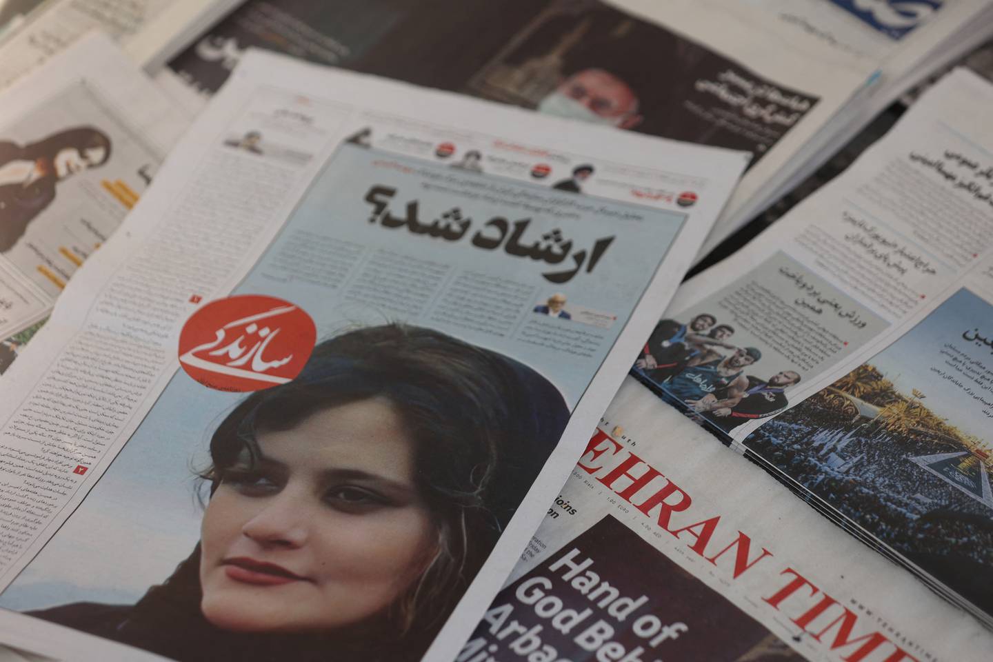 Mahsa Amini on the front page of a newspaper in Tehran.  Photo: Majid Asgaripour
