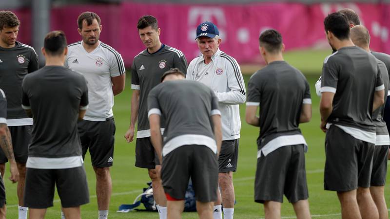 Bayern Munich coach Jupp Heynckes talks to the players during a training session. Matthias Schrader / AP Photo