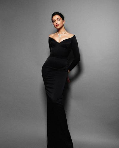 Deepika Padukone Wears Black Velvet Gown By Louis Vuitton To The