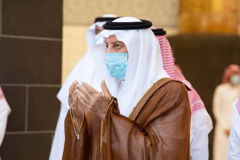 Khalid bin Faisal bin Abdulaziz Al Saud, the governor of Makkah Province, performs Istisqa (rain-seeking) prayer on Thursday at the holy mosque of Makkah in Saudi Arabia. Courtesy Makkah Province