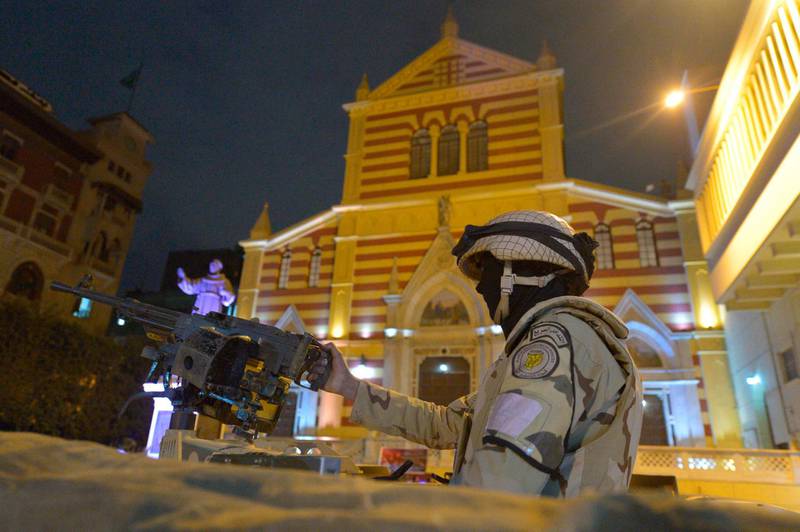 An Egyptian soldier stands guard outside the Saint Joseph Catholic Church ahead of New Years eve mass in Cairo on December 31, 2017. / AFP PHOTO / KHALED DESOUKI