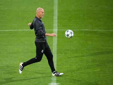 Zinedine Zidane plays ‘foot volley’ at Dubai Frame 
