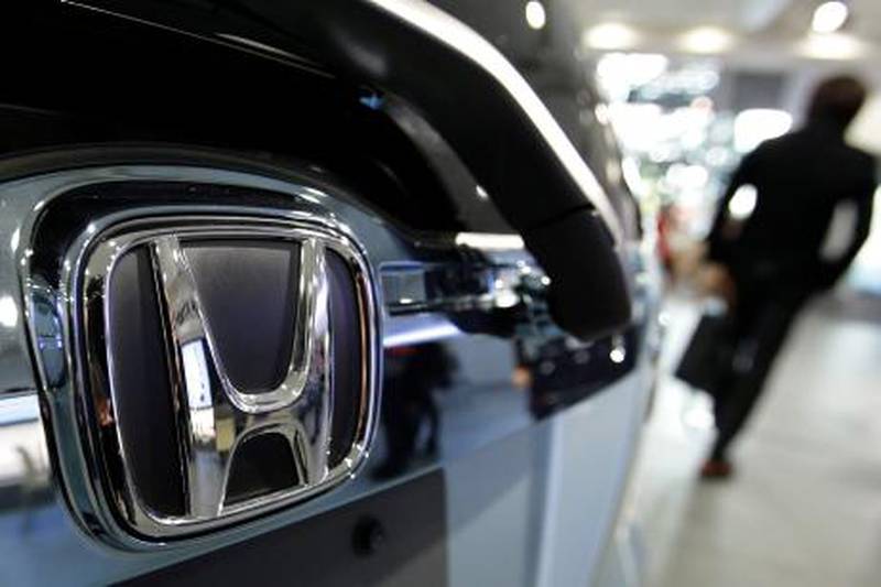 epa03657451 (FILE) A file photo dated 28 January 2013 showing a visitor walking past a Honda Motor Co. vehicle at the company's showroom in Tokyo, Japan. According to media reports on 11 April 2013, Toyota Motor Corp, Nissan Motor Co, Honda Motor Co and Mazda Motor Corp are recalling a total of 2.92 million vehicles globally over airbag problems.  EPA/KIYOSHI OTA *** Local Caption ***  03657451.jpg