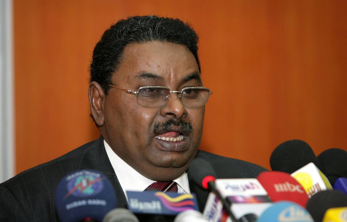 (FILES) This file picture taken on October 14, 2010 shows then-advisor to former Sudanese president Salah Abdallah Mohammed Salih, widely known as Salih Ghosh, giving a press conference in Addis Ababa


 The head of Sudan's feared National Intelligence and Security Service, Salih Ghosh, has resigned from his post, the country's new military rulers said on April 13, 2019. / AFP / ASHRAF SHAZLY
