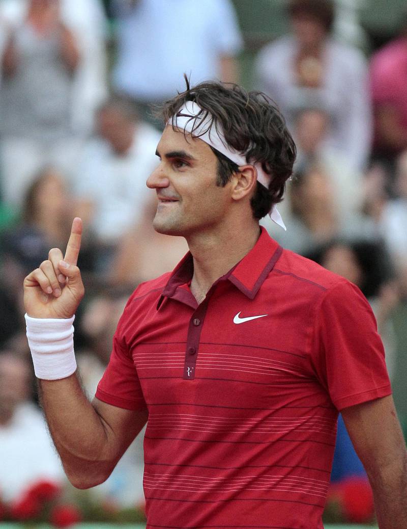 Switzerland's Roger Federer reacts after winning over Serbia's Novak Djokovic during a semi final at the French Open tennis championship at the Roland Garros stadium, on June 3, 2011, in Paris.    AFP PHOTO / JACQUES DEMARTHON (Photo by JACQUES DEMARTHON / AFP)