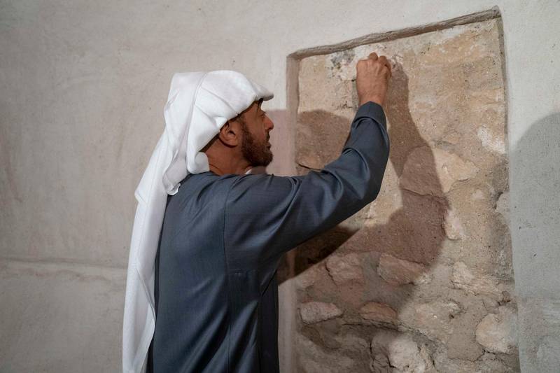 ABU DHABI, UNITED ARAB EMIRATES - December 05, 2018: HH Sheikh Mohamed bin Zayed Al Nahyan, Crown Prince of Abu Dhabi and Deputy Supreme Commander of the UAE Armed Forces (C), views restoration work during the opening of Qasr Al Hosn. ( Mohamed Al Hammadi / Ministry of Presidential Affairs )---