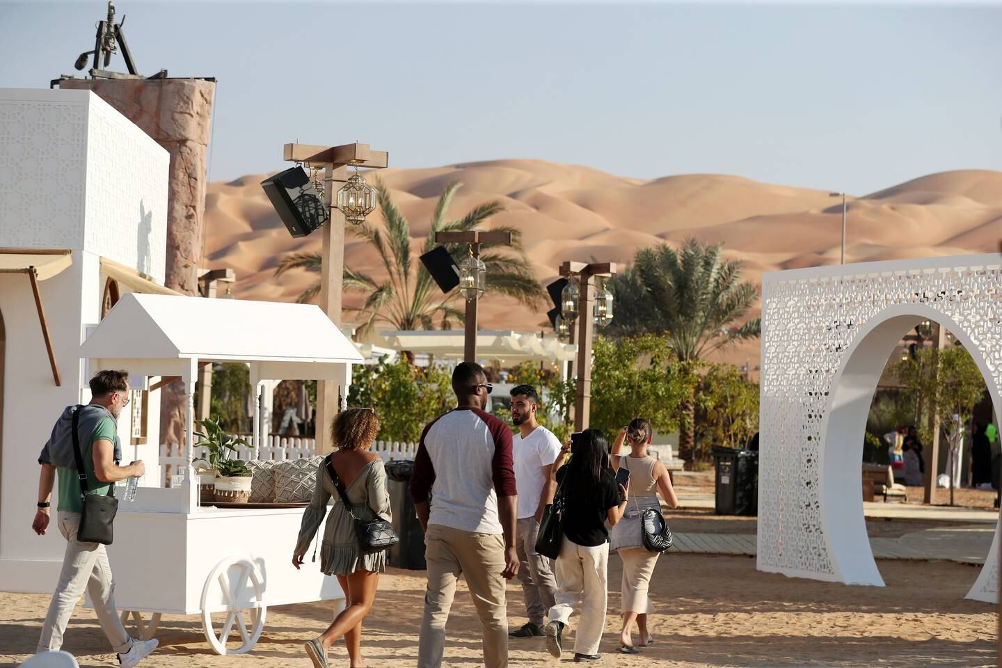 Liwa Village ist für zwei Wochen in der Wüste von Abu Dhabi zu sehen.  Chris Whiteoak / The National