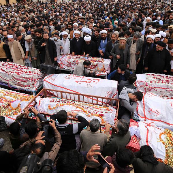 Pakistanis mourn victims of mosque suicide bombing