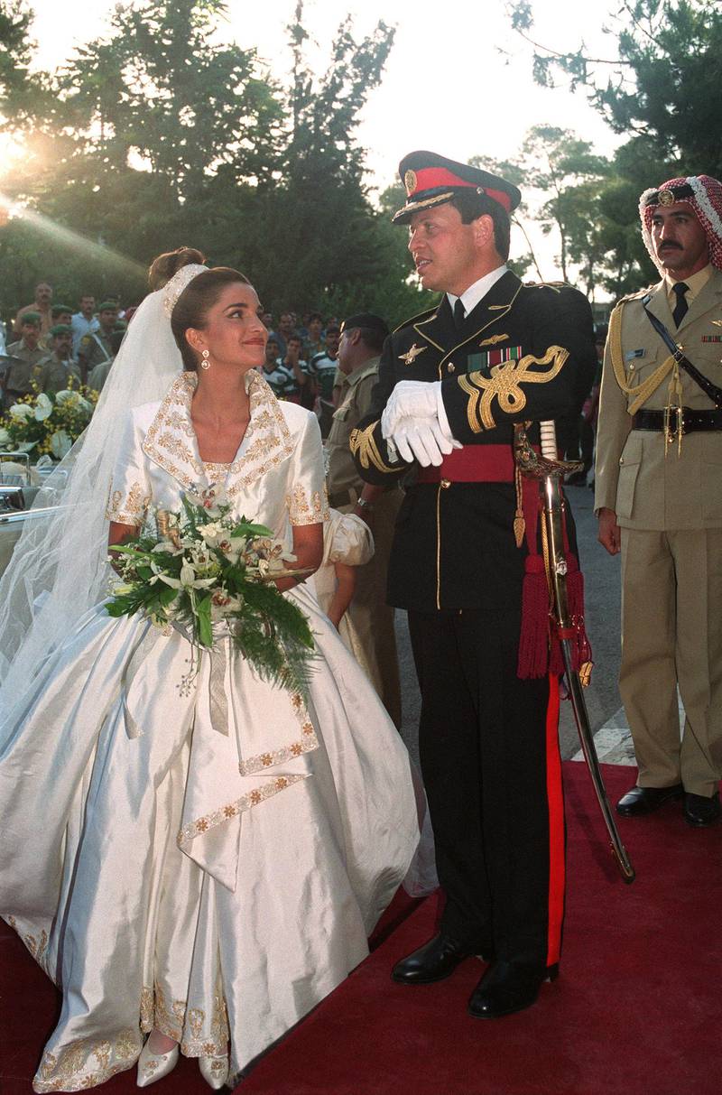 Prince Abdallah (Abdullah), the eldest son of Jordan's King Hussein, poses with his bride Rania Yassine, 28, after their wedding ceremony  at the Royal Palace in Amman 10 June 1993. Prince Abdallah ascended the throne on the death of his father King Hussein 07 February 1999. His wife was officially designated Queen Rania 21 March 1999, at the end of the palace's three-month mourning period. (Photo by RABIH MOGHRABI / AFP)