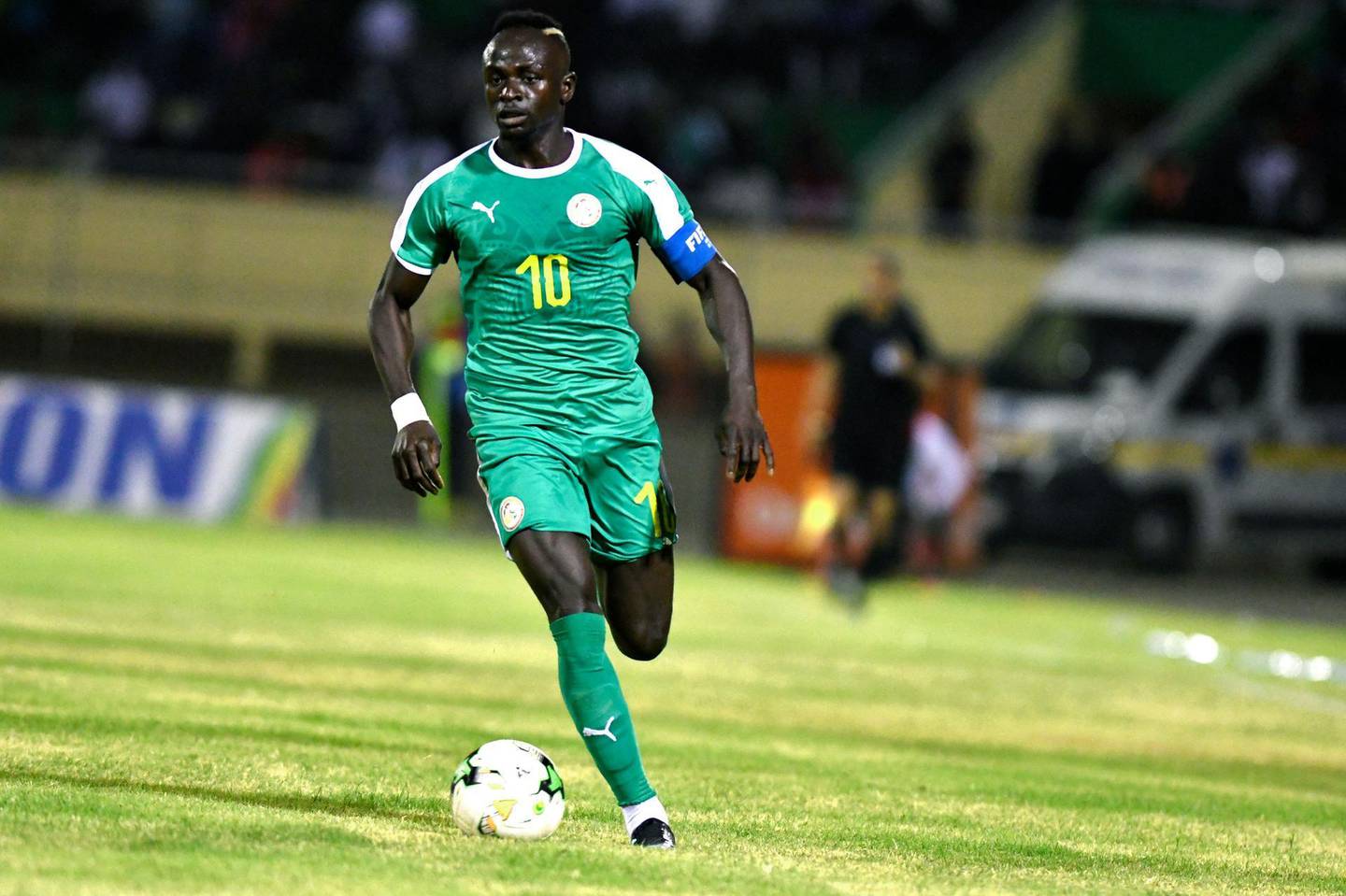 Senegal's forward Sadio Mane drives the ball during the 2019 African Cup of Nations Group A qualification football match between Senegal and Madagascar in Thies, on March 23, 2019. / AFP / SEYLLOU
